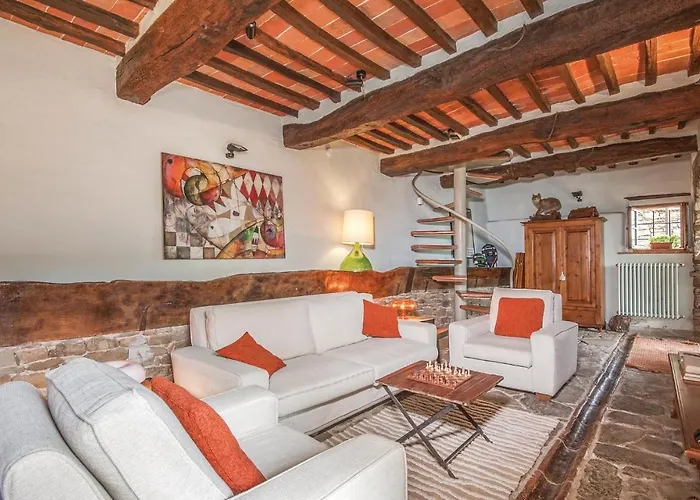 Amazing In Bucine Ar With Kitchen 펜션