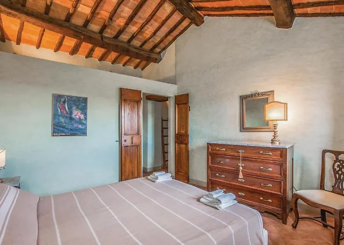 Amazing In Bucine Ar With Kitchen Rapale