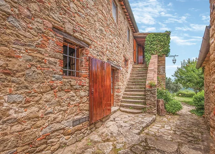 Amazing In Bucine Ar With Kitchen Rapale